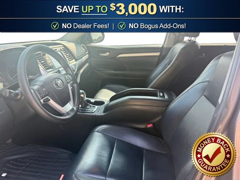 Used 2019 Toyota Highlander XLE AWD/4WD image 14