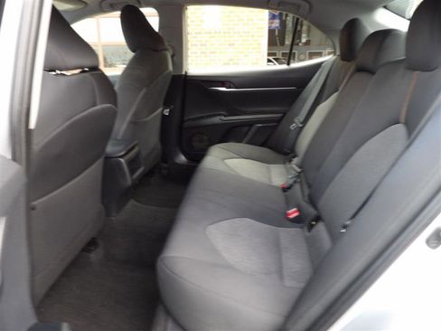 Used 2018 Toyota Camry LE image 9