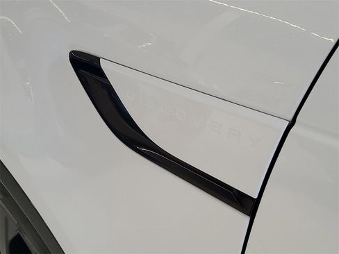New 2026 Land Rover Discovery Limited Edition image 5