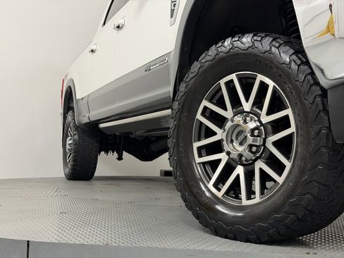 Used 2019 Ford F350 Lariat w/ Lariat Ultimate Package image 18