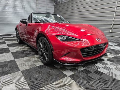 Used 2016 MAZDA MX-5 Miata Club RWD image 5