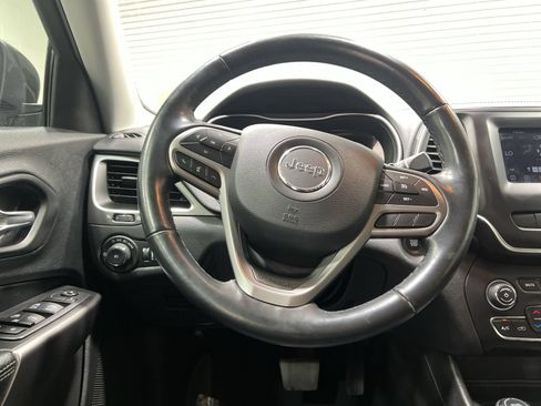 Used 2020 Jeep Cherokee Latitude Lux w/ Comfort/Convenience Group AWD/4WD image 14
