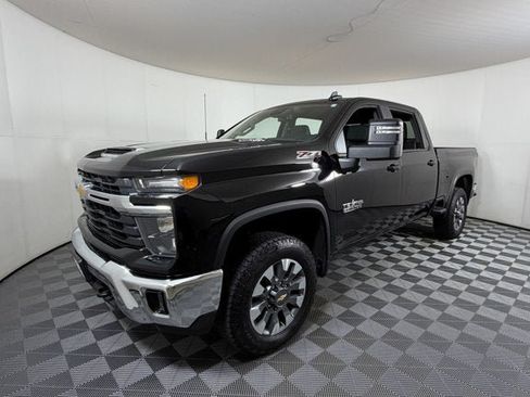 Used 2024 Chevrolet Silverado 2500 LT w/ Texas Edition AWD/4WD image 2