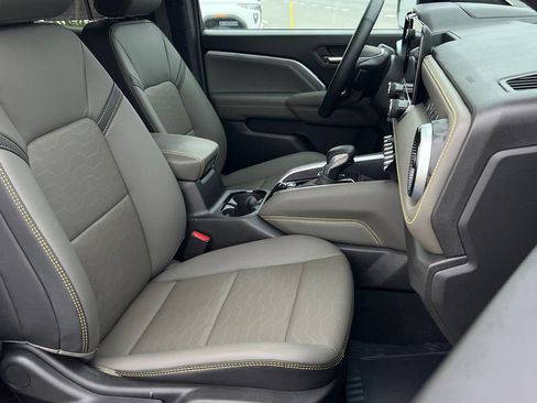 Used 2024 Chevrolet Colorado ZR2 w/ ZR2 Convenience Package III image 11