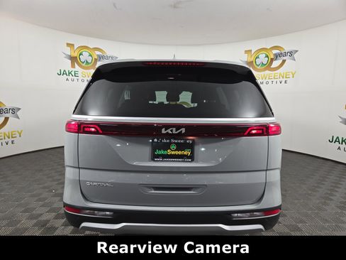 Used 2024 Kia Carnival EX image 9