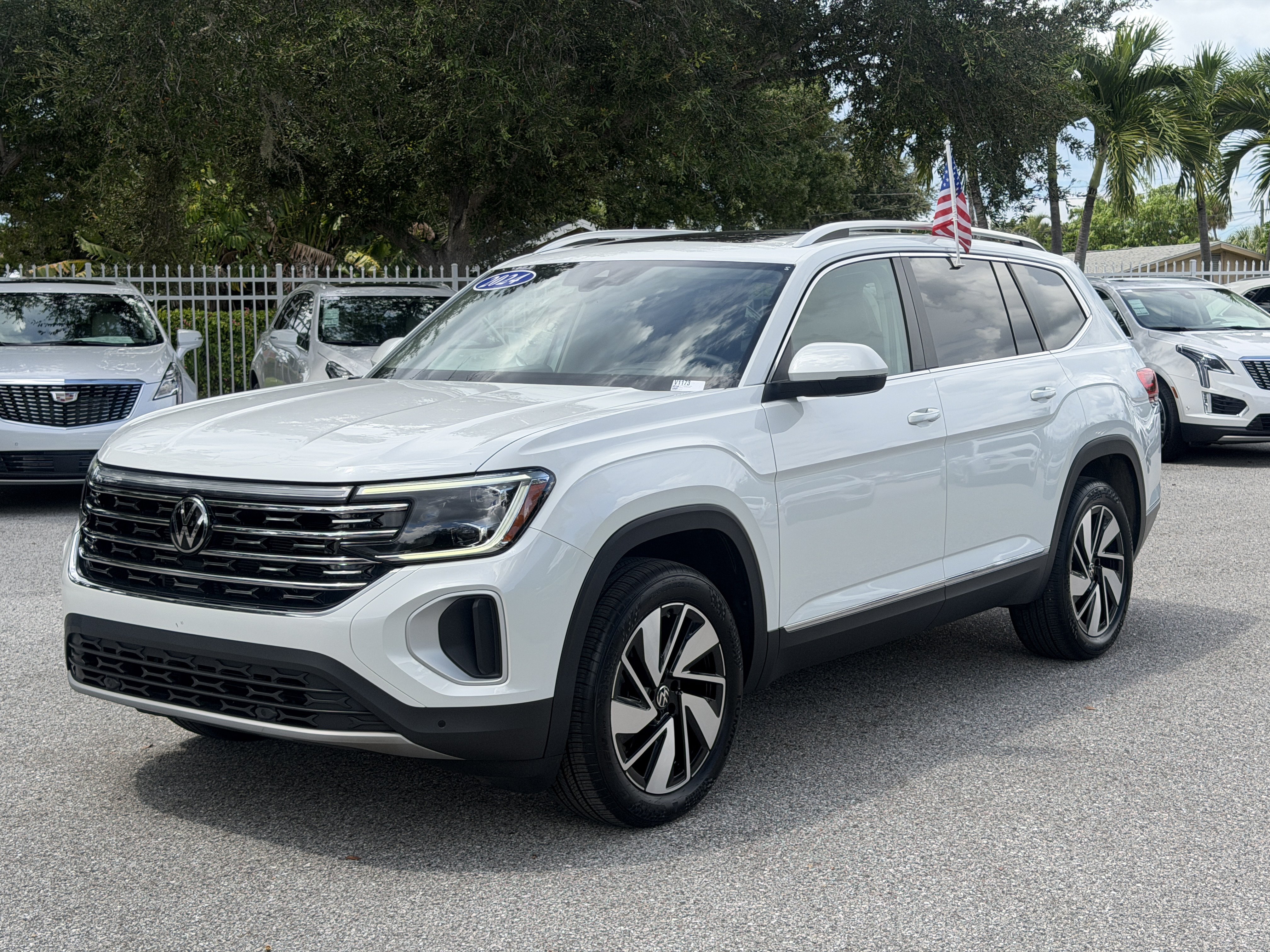 Certified 2024 Volkswagen Atlas SEL AWD/4WD image 3