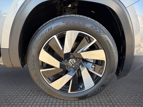 Used 2024 Volkswagen Atlas Cross Sport SE FWD image 10