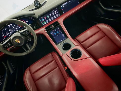 Used 2022 Porsche Taycan 4S image 19