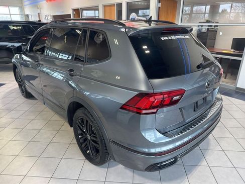 Used 2022 Volkswagen Tiguan SE R-Line AWD/4WD image 9