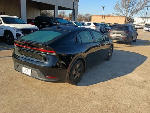 Used 2024 Toyota Prius LE image 9