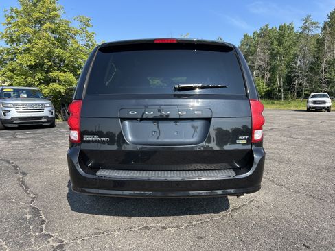 Used 2019 Dodge Grand Caravan SXT FWD image 4