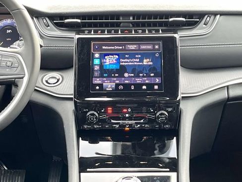 New 2025 Jeep Grand Cherokee 4WD image 15