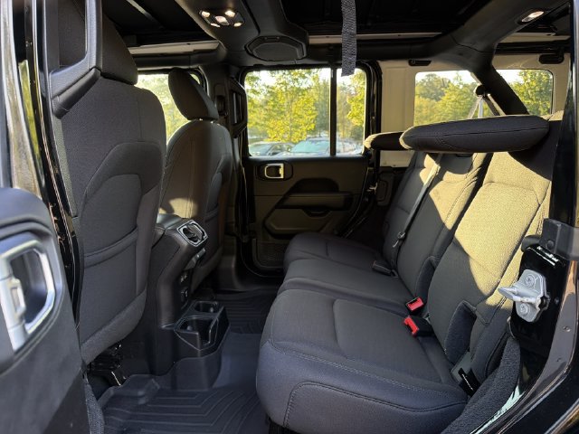 Used 2022 Jeep Wrangler Unlimited Sahara w/ Cold Weather Group AWD/4WD image 13