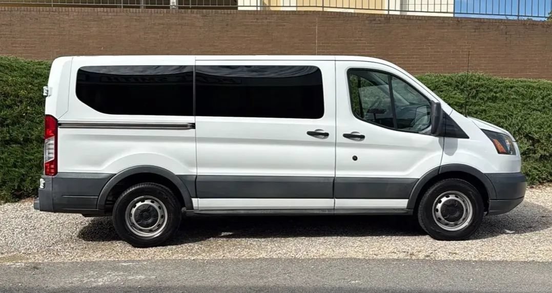 Used 2017 Ford Transit 150 XL RWD image 4