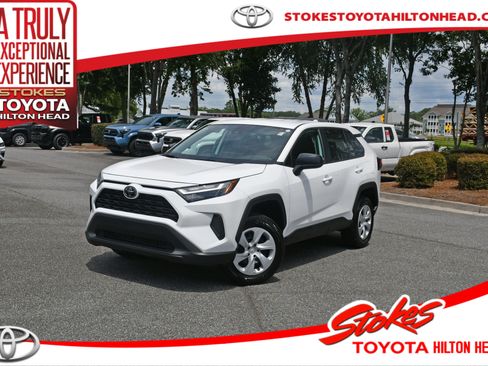 Used 2025 Toyota RAV4 LE AWD/4WD image 1