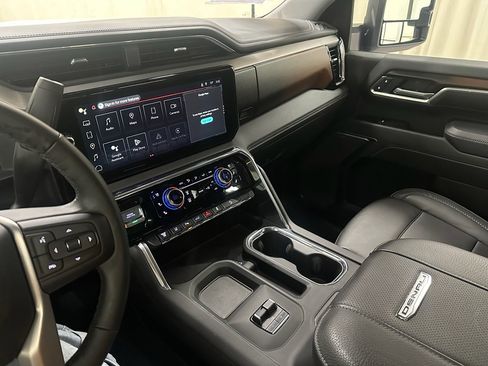 Used 2025 GMC Sierra 3500 Denali w/ Denali Reserve Package image 33