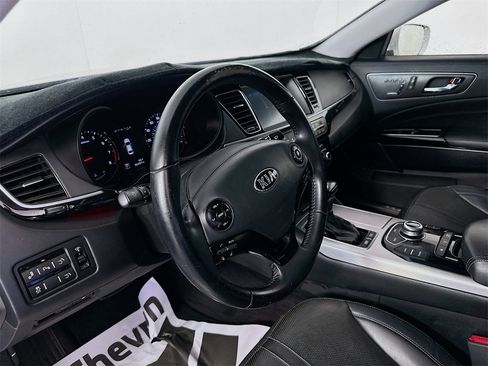 Used 2017 Kia K900 Premium image 9