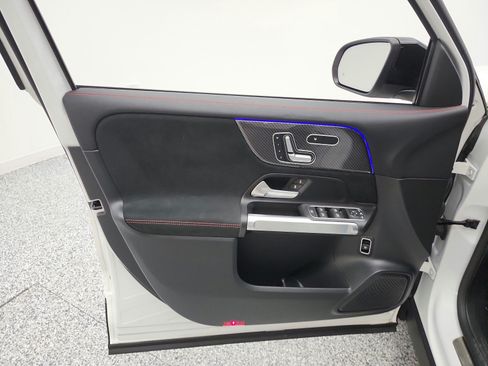 Used 2023 Mercedes-Benz GLB 250 image 14
