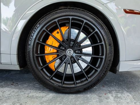 Used 2021 Porsche Cayenne Turbo image 14