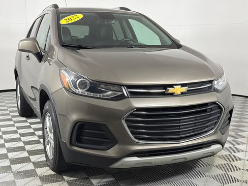 Used 2022 Chevrolet Trax LT w/ Driver Confidence Package image 3