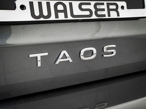 Used 2024 Volkswagen Taos SE image 9