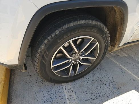 Used 2021 Jeep Grand Cherokee Limited w/ Luxury Group II RWD image 4