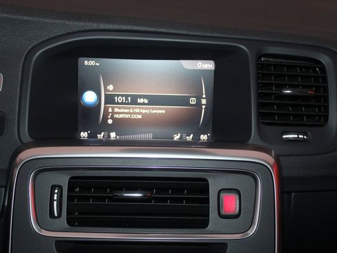 Used 2018 Volvo V60 T5 Cross Country w/ Convenience Package image 7