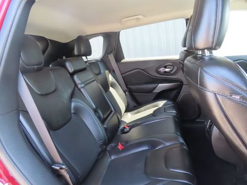 Used 2019 Jeep Cherokee Latitude Plus w/ Cold Weather Group AWD/4WD image 30