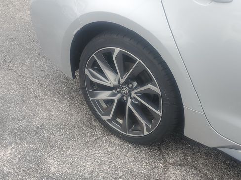 Used 2021 Toyota Corolla SE w/ SE Premium Package FWD image 8