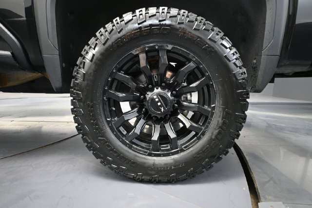 Used 2024 GMC Sierra 2500 AT4 w/ Technology Package AWD/4WD image 10