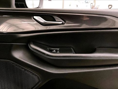 Used 2023 Jeep Grand Cherokee Laredo image 23