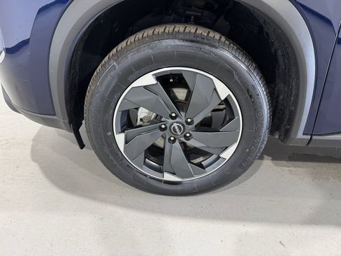 Used 2025 Nissan Rogue SV AWD/4WD image 9