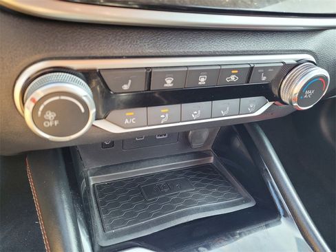 Used 2023 Nissan Altima 2.5 SR w/ SR Premium Package image 19