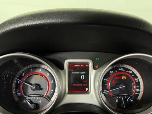 Used 2017 Dodge Journey SXT w/ Comfort/Convenience Group image 12