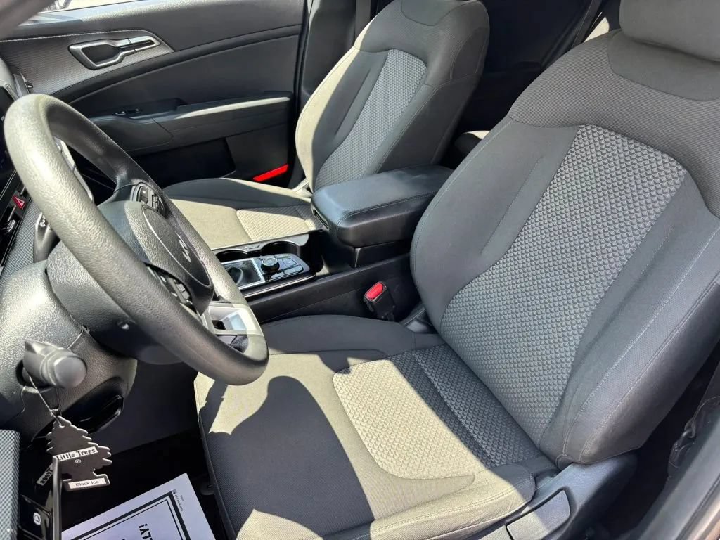 Used 2024 Kia Sportage LX FWD image 11