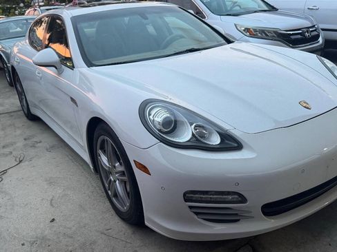 Used 2011 Porsche Panamera 4 image 3