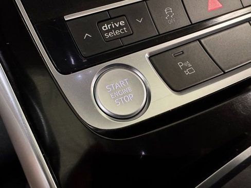 Used 2019 Audi Q8 Premium image 11