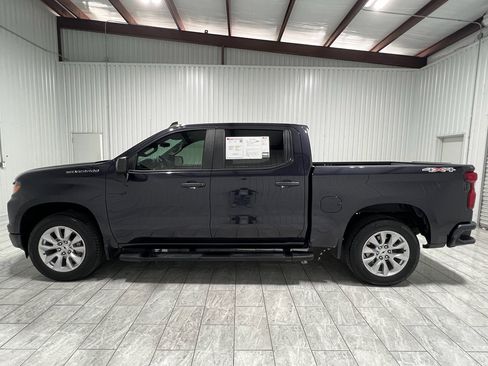 Used 2023 Chevrolet Silverado 1500 Custom image 2