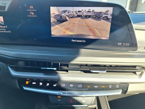 Used 2024 Cadillac XT4 Premium Luxury image 16