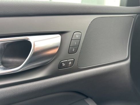 Certified 2025 Volvo V60 B5 Cross Country Plus image 32