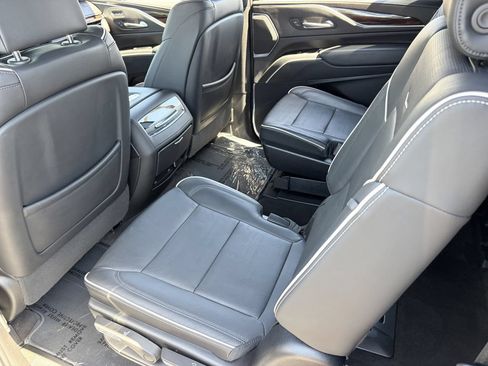 Certified 2022 Cadillac Escalade ESV Premium Luxury AWD/4WD image 17