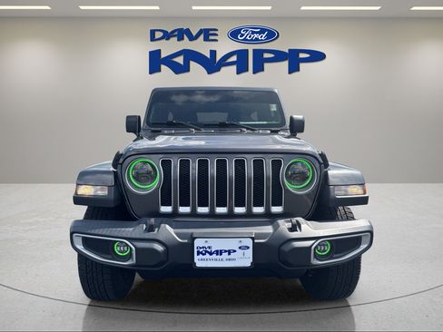 Used 2018 Jeep Wrangler Unlimited Sahara AWD/4WD image 2