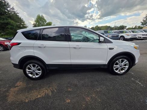 Used 2017 Ford Escape SE AWD/4WD image 4