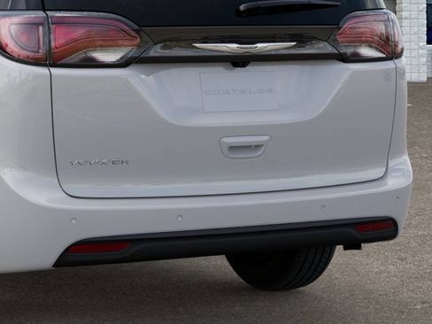 Used 2026 Chrysler Voyager LX FWD image 13