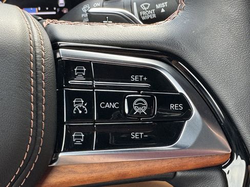 Used 2023 Jeep Grand Cherokee L Summit image 13