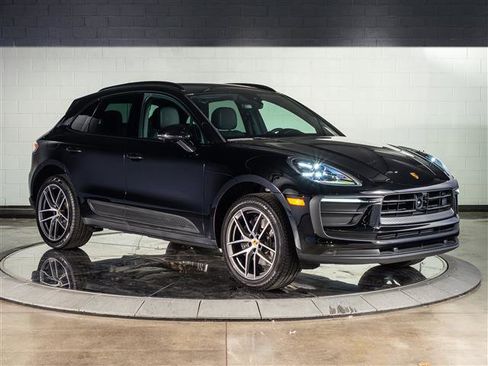 Certified 2026 Porsche Macan AWD/4WD image 7