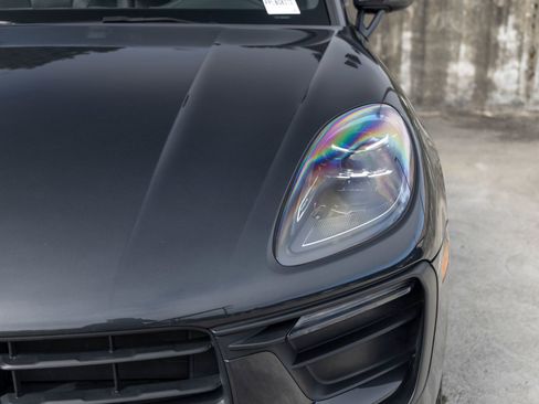 Certified 2023 Porsche Macan AWD/4WD image 16
