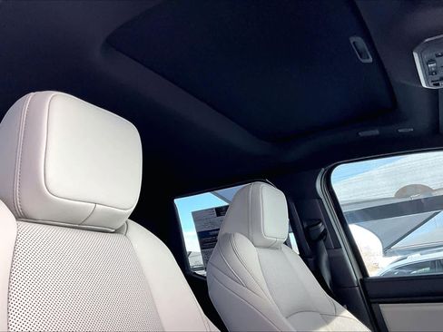 Used 2025 Toyota Tacoma Limited image 13