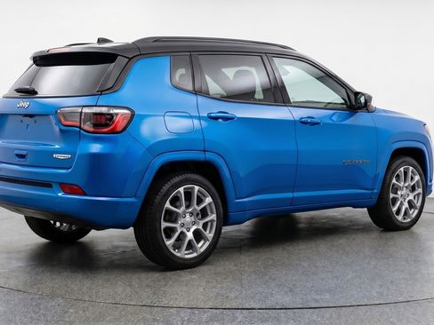 Used 2025 Jeep Compass Limited AWD/4WD image 9