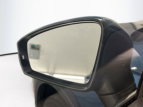 Used 2018 Volkswagen Tiguan SE AWD/4WD image 16